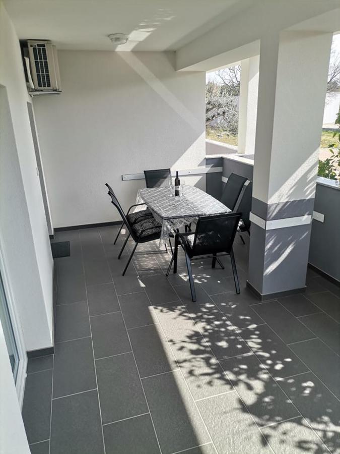 Apartments Lota Starigrad Paklenica Exterior foto