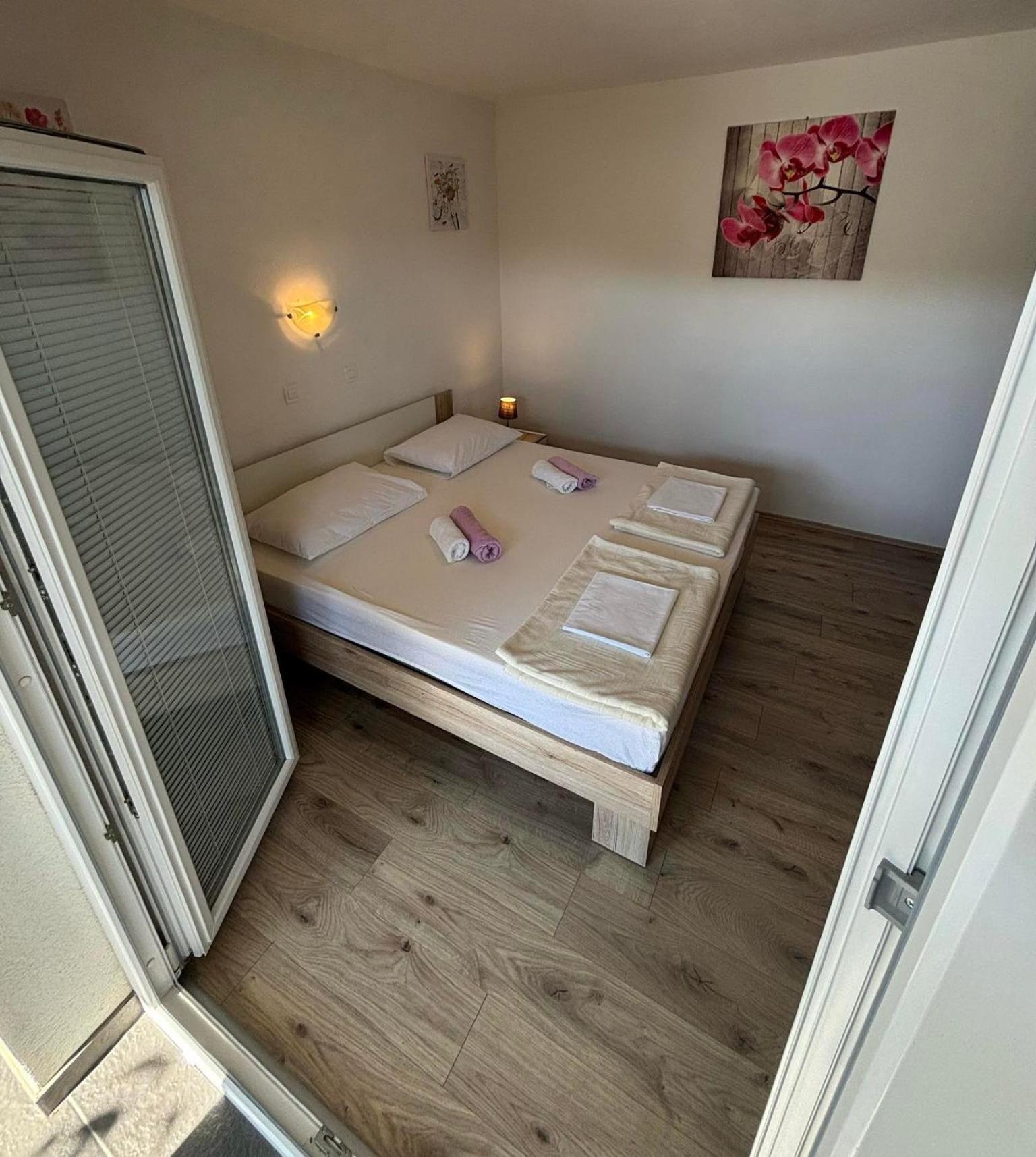 Apartments Lota Starigrad Paklenica Exterior foto
